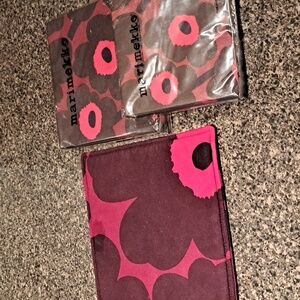 Marimekko - new  paper napkins,cocktail and lunch and matching pot holder